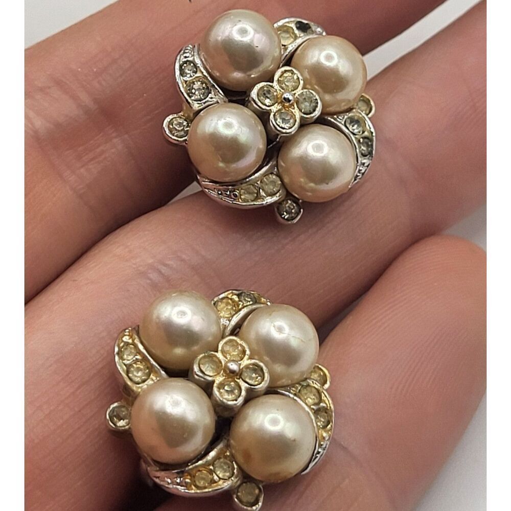 Vendome Vintage Clip On Imitation Pearl Rhinestone Cushion Earrings 0.75in